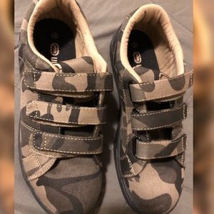 🌈 Ecko Unlimited NWOT camo boys shoes